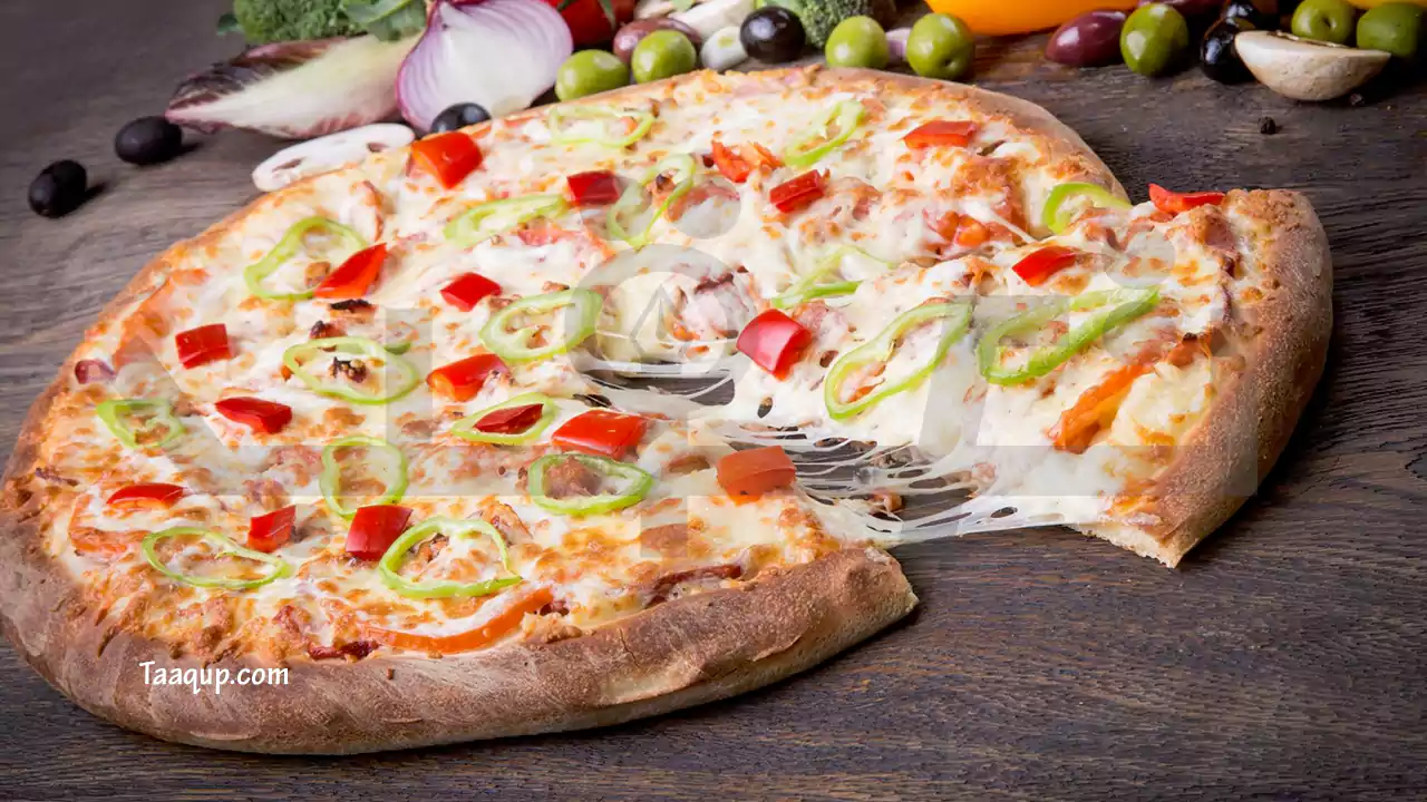 تعرفي على طريقة عمل البيتزا بالخضار والجبن، إضافة إلى مكونات البيتزا بالخضار وخطوات تحضير بيتزا بالخضار- بيتزا خضار وجبن.