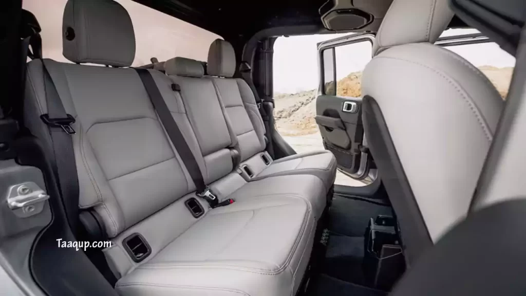 نقدم لكم سعر جيب جلاديتور 2022 في السعودية، إضافة إلى صور سيارة Jeep Gladiator 2022 من الداخل، ومواصفات جيب جلاديتور 2022 بالصندوق الفولاذي والأبواب الخارجية النصفية.